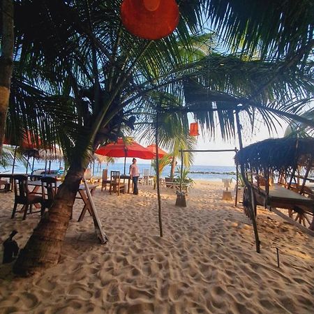 Blue Horizon Beach Hotel Tangalle Bagian luar foto
