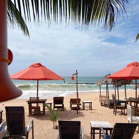 Blue Horizon Beach Hotel Tangalle Bagian luar foto