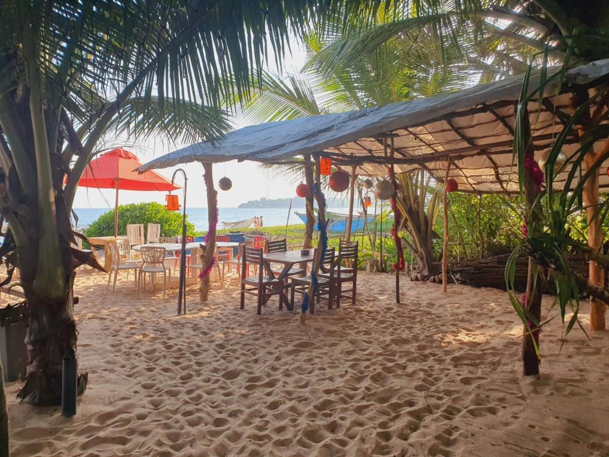Blue Horizon Beach Hotel Tangalle Bagian luar foto