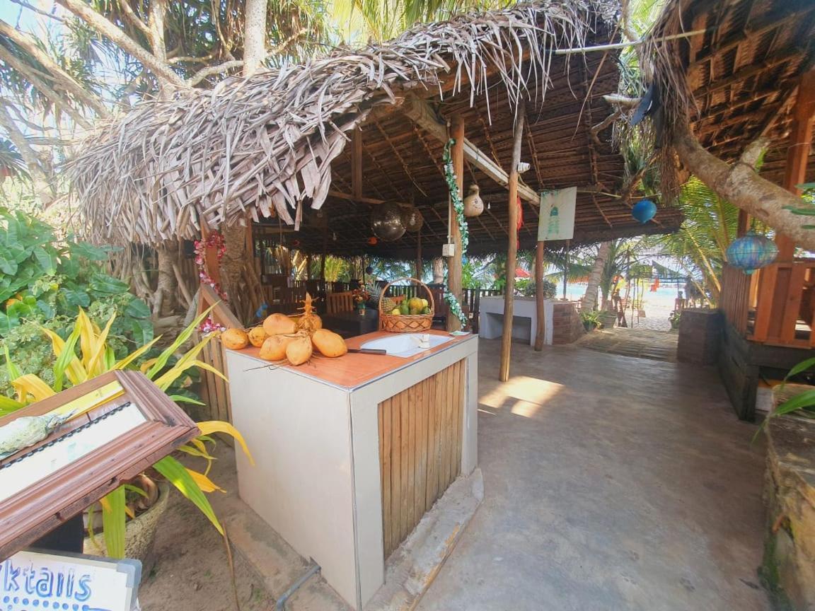 Blue Horizon Beach Hotel Tangalle Bagian luar foto