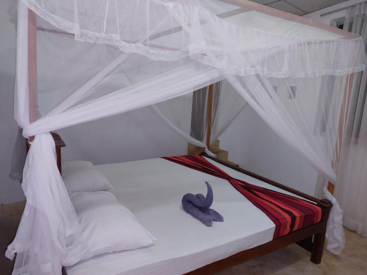Blue Horizon Beach Hotel Tangalle Bagian luar foto