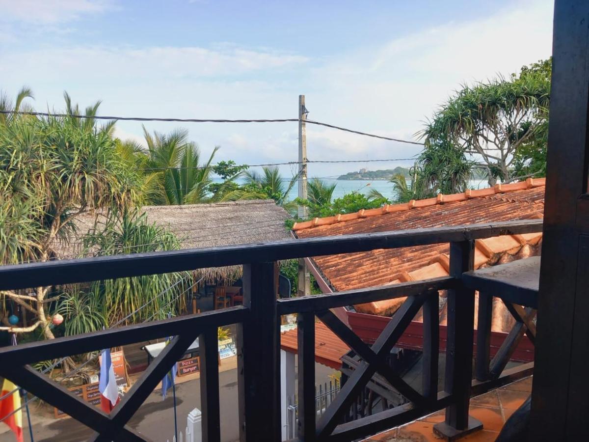Blue Horizon Beach Hotel Tangalle Bagian luar foto