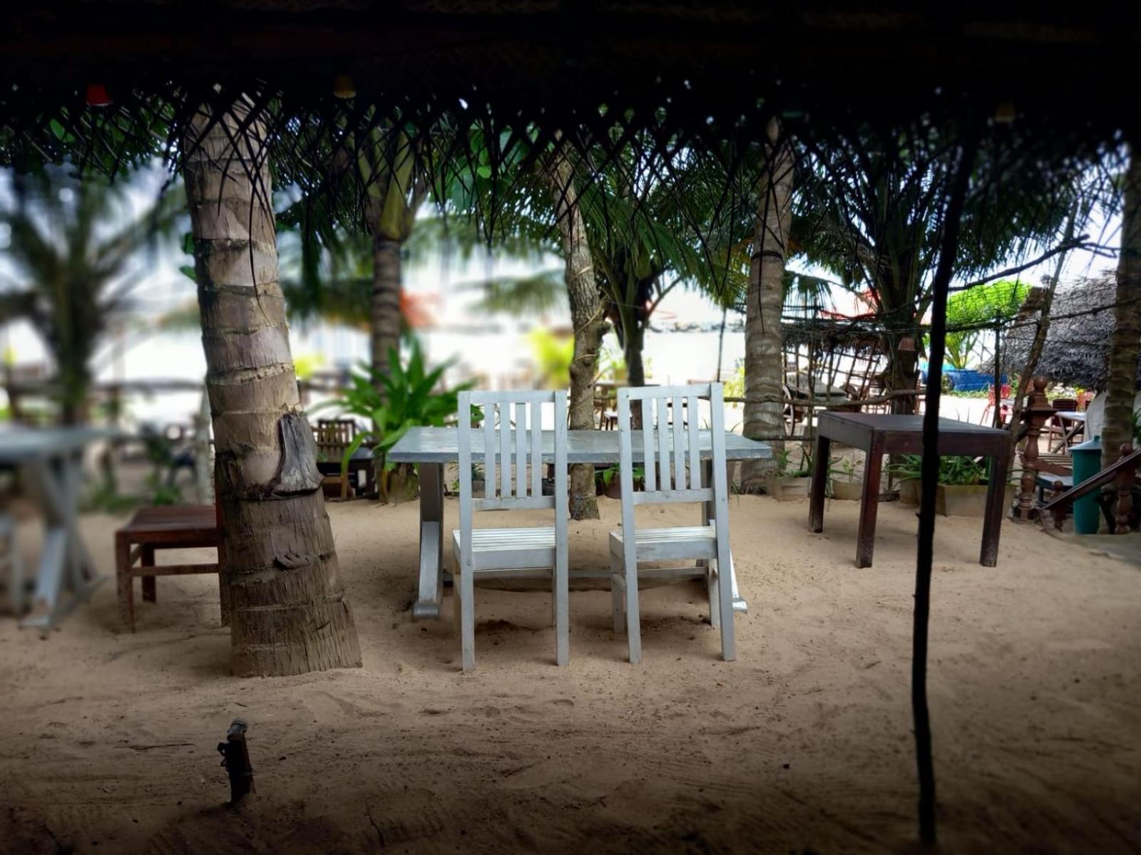 Blue Horizon Beach Hotel Tangalle Bagian luar foto