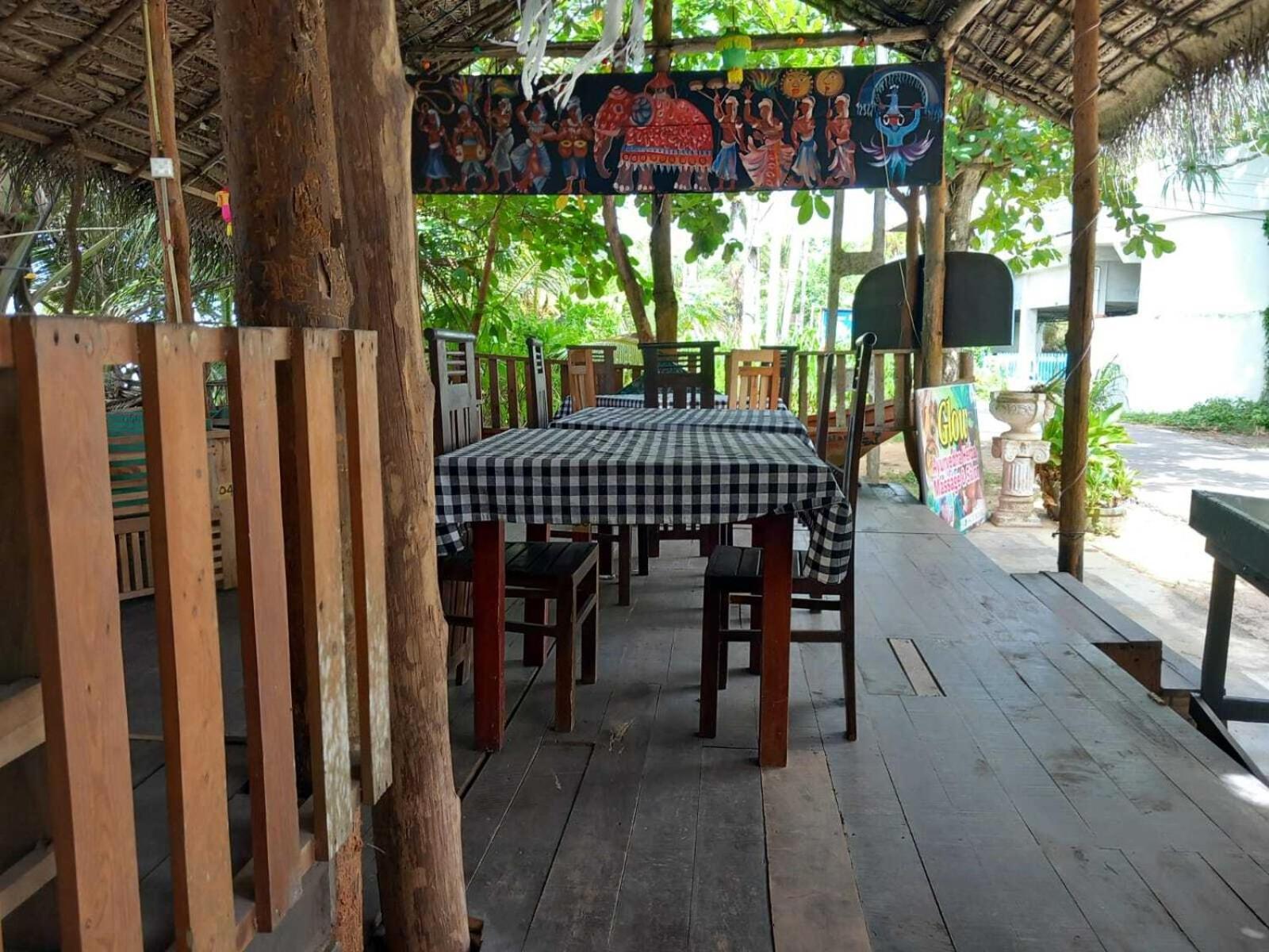 Blue Horizon Beach Hotel Tangalle Bagian luar foto