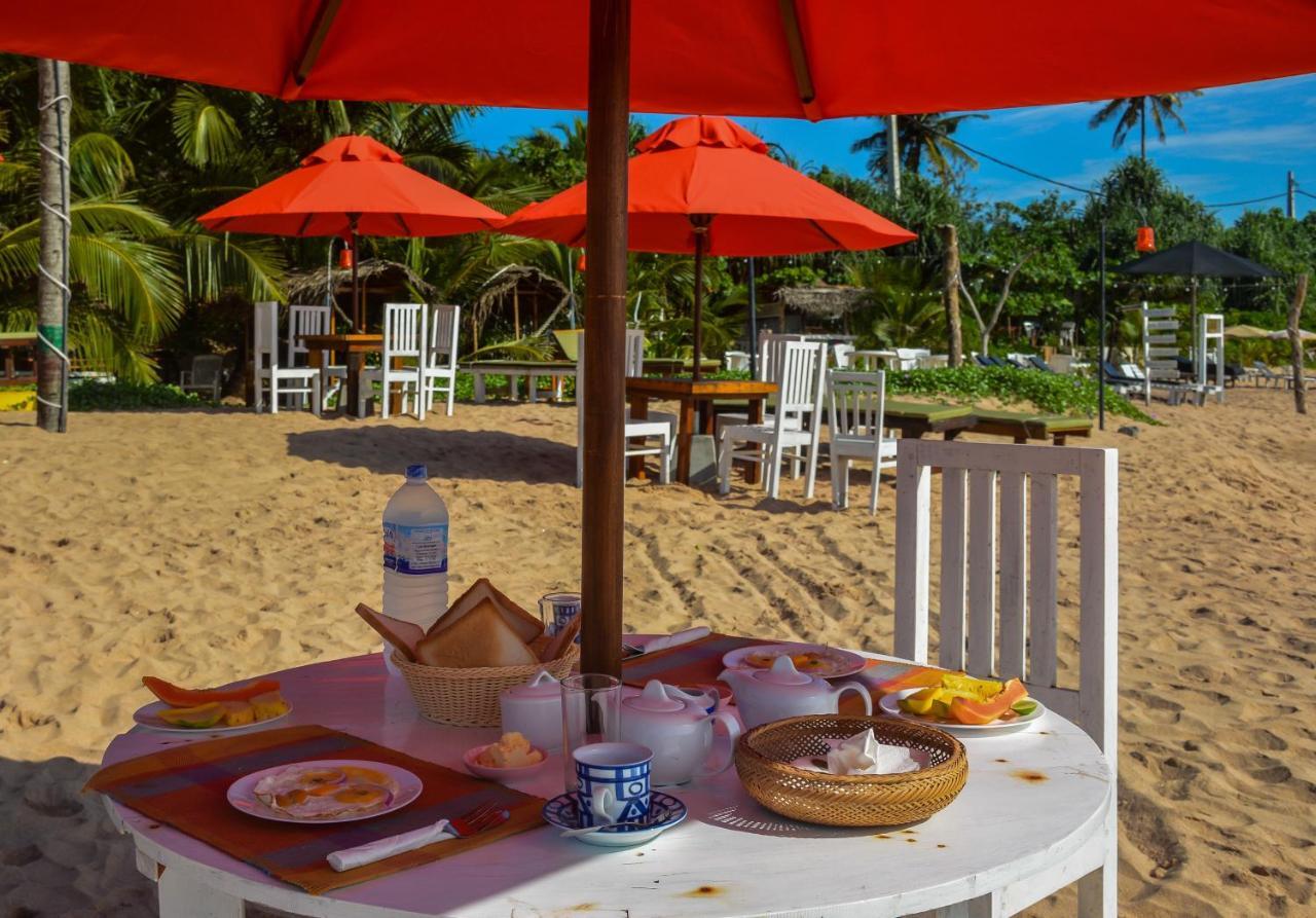 Blue Horizon Beach Hotel Tangalle Bagian luar foto
